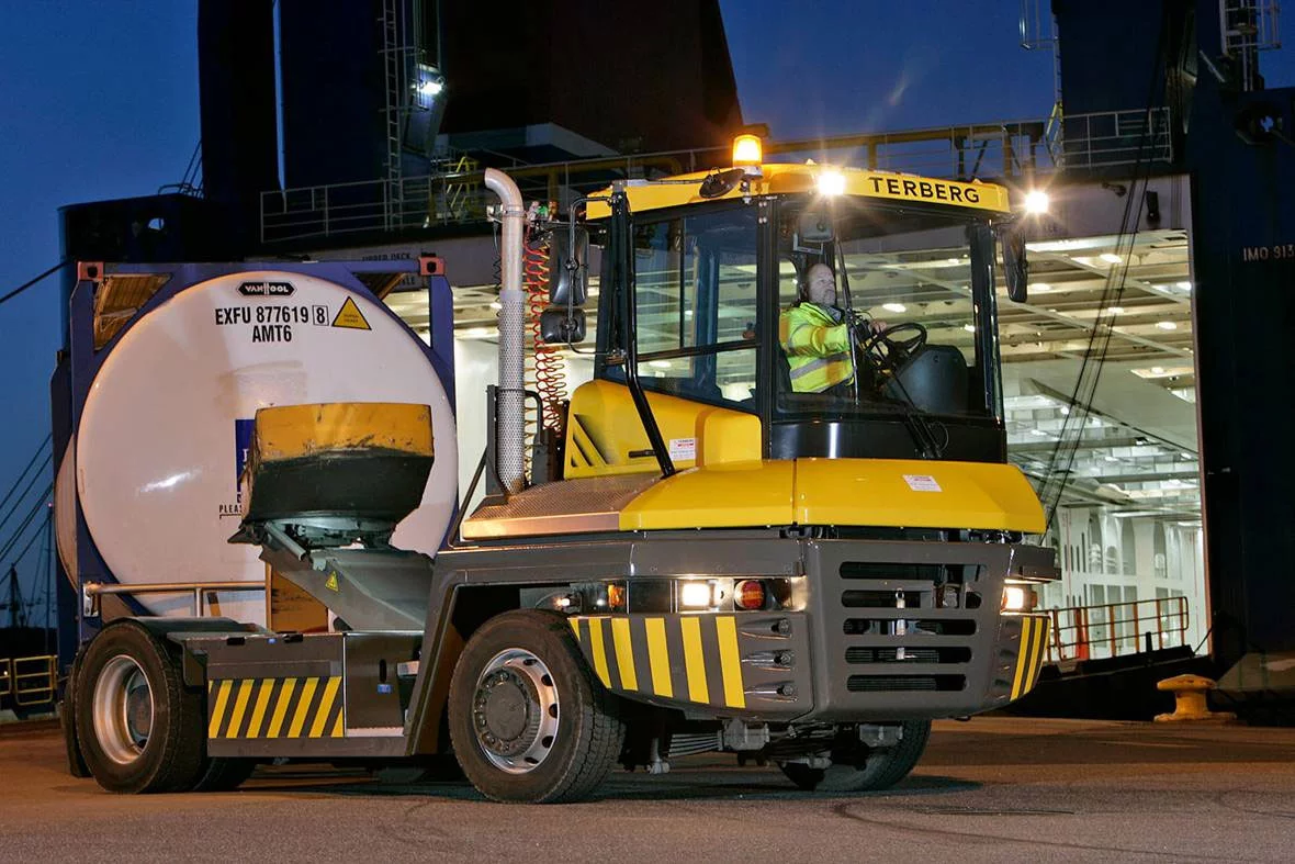 heavy-duty-terminal-tractor